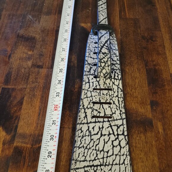 Exotic Light Grey Wildebeest Guitar Strap – Ethically Sourced Made in America - Picture 6 of 9